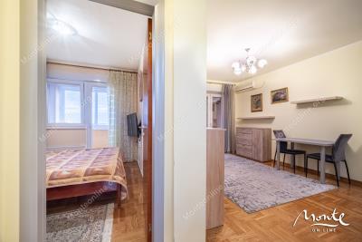 uyutnaya-kvartira-s-2-spalnyami-s-vidom-na-more-v-bechichi_12