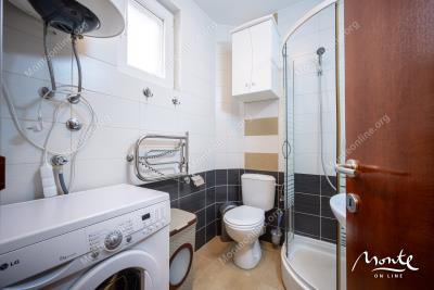 uyutnaya-kvartira-s-2-spalnyami-s-vidom-na-more-v-bechichi_15