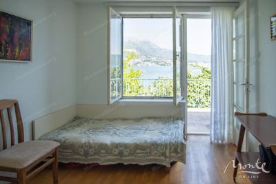 dom-u-morya-s-prichalom-i-panoramnym-vidom-v-nivicze-herczeg-novi_04