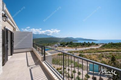 elegantnaya-kvartira-s-2-spalnyami-i-vidom-na-more-v-lustica-bay-centrale_02