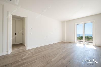 elegantnaya-kvartira-s-2-spalnyami-i-vidom-na-more-v-lustica-bay-centrale_04