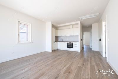 elegantnaya-kvartira-s-2-spalnyami-i-vidom-na-more-v-lustica-bay-centrale_06