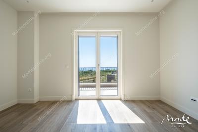 elegantnaya-kvartira-s-2-spalnyami-i-vidom-na-more-v-lustica-bay-centrale_07