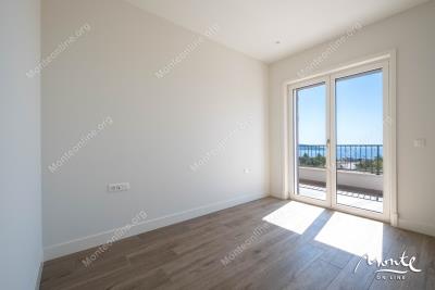 elegantnaya-kvartira-s-2-spalnyami-i-vidom-na-more-v-lustica-bay-centrale_08