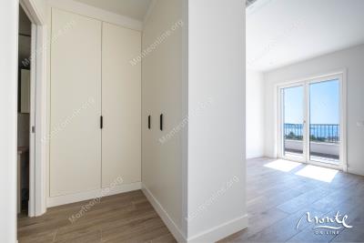 elegantnaya-kvartira-s-2-spalnyami-i-vidom-na-more-v-lustica-bay-centrale_13