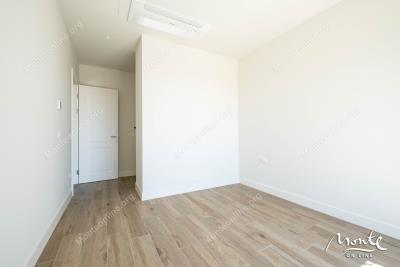 elegantnaya-kvartira-s-2-spalnyami-i-vidom-na-more-v-lustica-bay-centrale_14