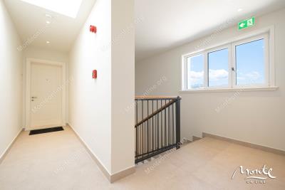 elegantnaya-kvartira-s-2-spalnyami-i-vidom-na-more-v-lustica-bay-centrale_15