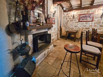 dejstvuyushhij-restoran-s-bolshoj-terrasoj-v-czentre-risana_04