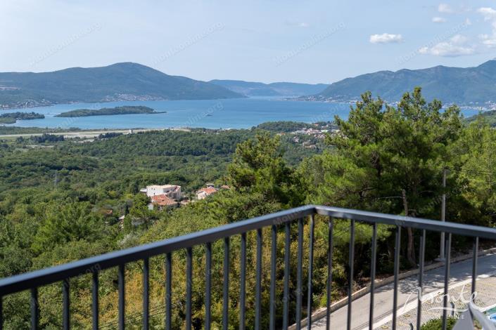 Image No.2-Appartement de 1 chambre à vendre à Kavac