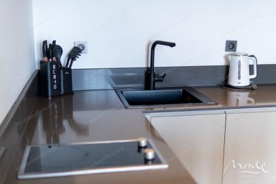 kvartira-s-1-spalnej-v-sovremennom-zhilom-komplekse-s-bassejnom-v-kavache-tivat_09