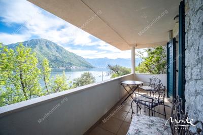 zhizn-u-vody-apartament-sicziliya-v-boka-gardens-s-terrasoj-i-vidom-na-more_01