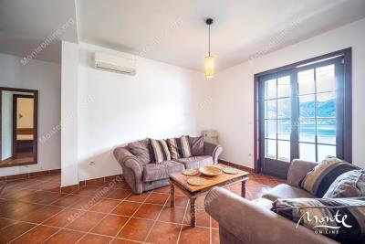 zhizn-u-vody-apartament-sicziliya-v-boka-gardens-s-terrasoj-i-vidom-na-more_04