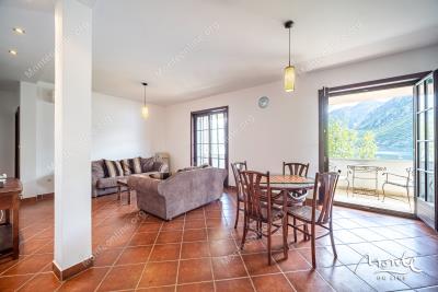 zhizn-u-vody-apartament-sicziliya-v-boka-gardens-s-terrasoj-i-vidom-na-more_11