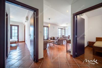zhizn-u-vody-apartament-sicziliya-v-boka-gardens-s-terrasoj-i-vidom-na-more_13