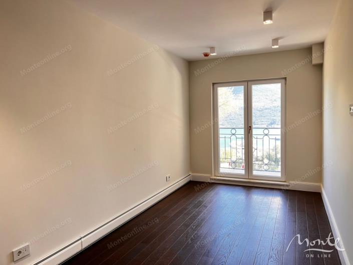 Image No.4-Appartement de 3 chambres à vendre à Ðenovici