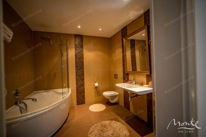 Image No.17-3 Bed House for sale