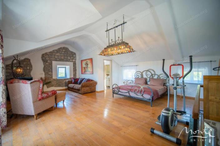 Image No.18-3 Bed House for sale