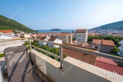 sovremennaya-kvartira-s-2-spalnyami-i-vidom-na-more-v-rajone-lazi-budva_01
