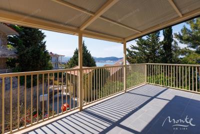 1 - Bar, House