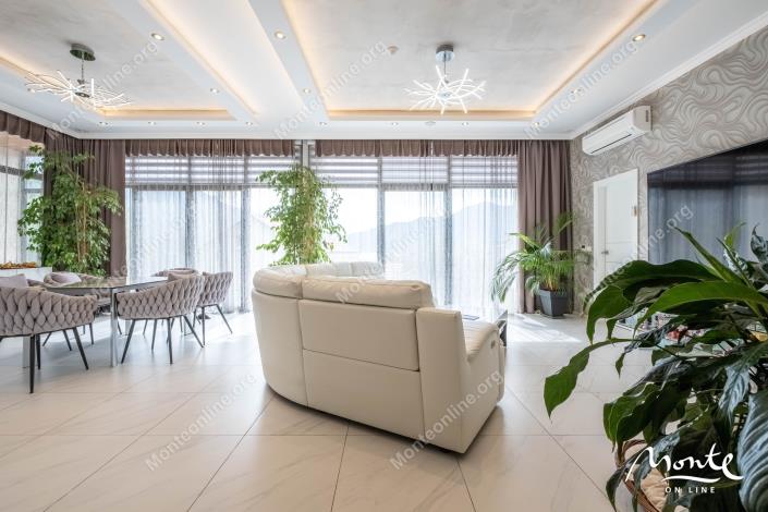 Image No.12-6 Bed House for sale