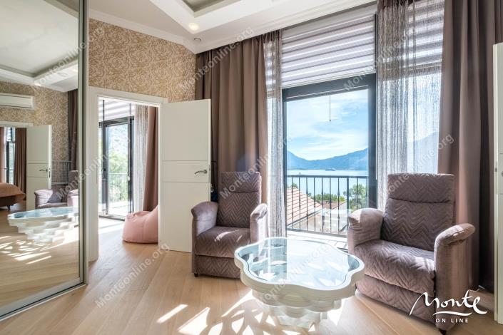 Image No.20-6 Bed House for sale