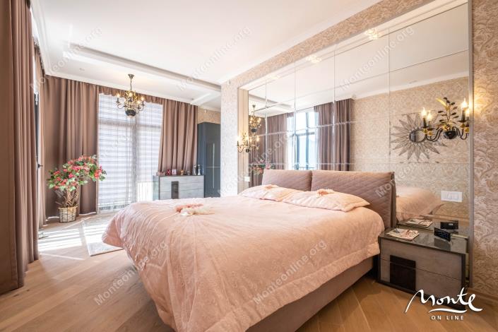 Image No.22-6 Bed House for sale