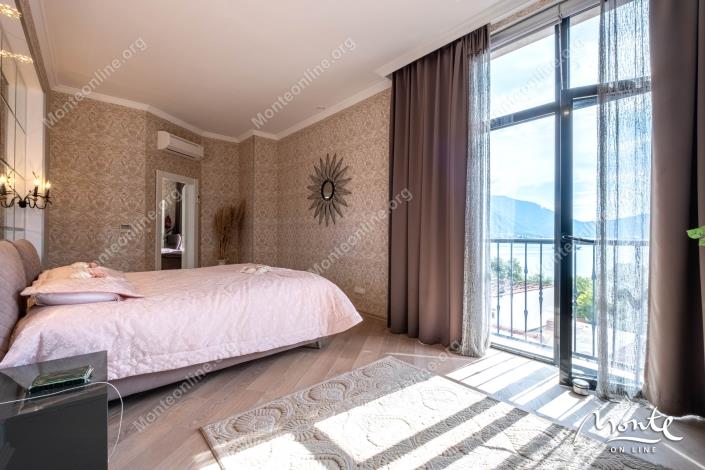 Image No.24-6 Bed House for sale