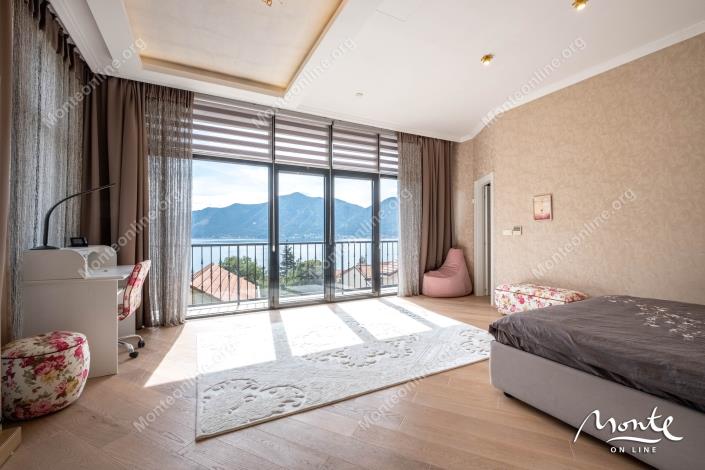 Image No.26-6 Bed House for sale