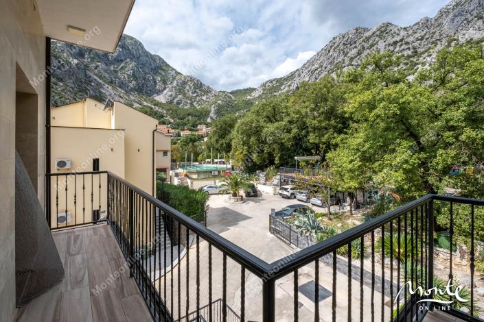 Image No.31-6 Bed House for sale