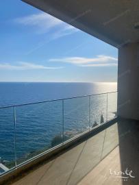 apartamenty-s-2-spalnyami-na-pervoj-linii-morya-s-privatnym-plyazhem_01
