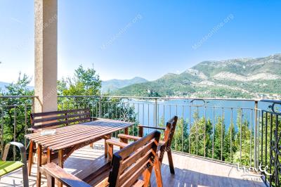 prostornyj-dom-s-bassejnom-i-panoramnym-vidom-na-more-v-tivate-lepetane_01