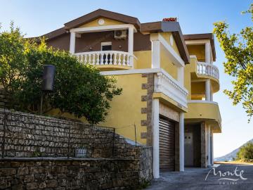 dom-s-bassejnom-i-vidom-na-more-v-lepetane-opatovo-tivat_02