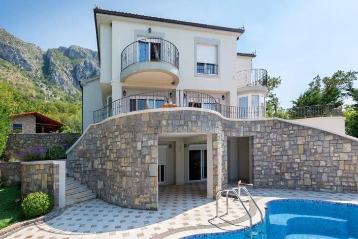 Image No.2-5 Bed Villa for sale