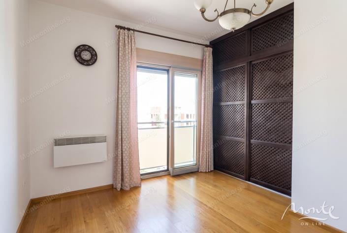 Image No.26-3 Bed Flat for sale