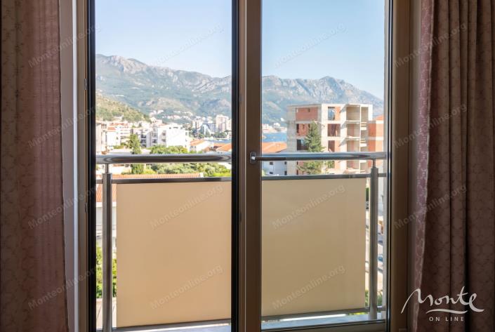 Image No.28-3 Bed Flat for sale