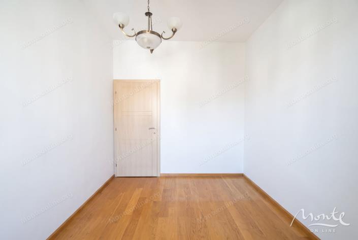 Image No.29-3 Bed Flat for sale