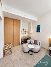 apartament-s-vidom-na-more-v-pyatizvezdochnom-otele-lustica-bay_04