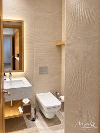 apartament-s-vidom-na-more-v-pyatizvezdochnom-otele-lustica-bay_07