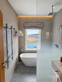 apartament-s-vidom-na-more-v-pyatizvezdochnom-otele-lustica-bay_12
