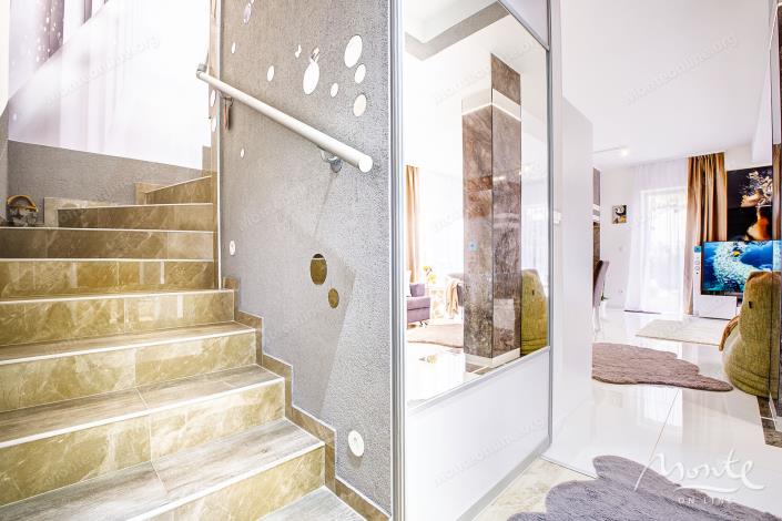 Image No.5-2 Bed House for sale