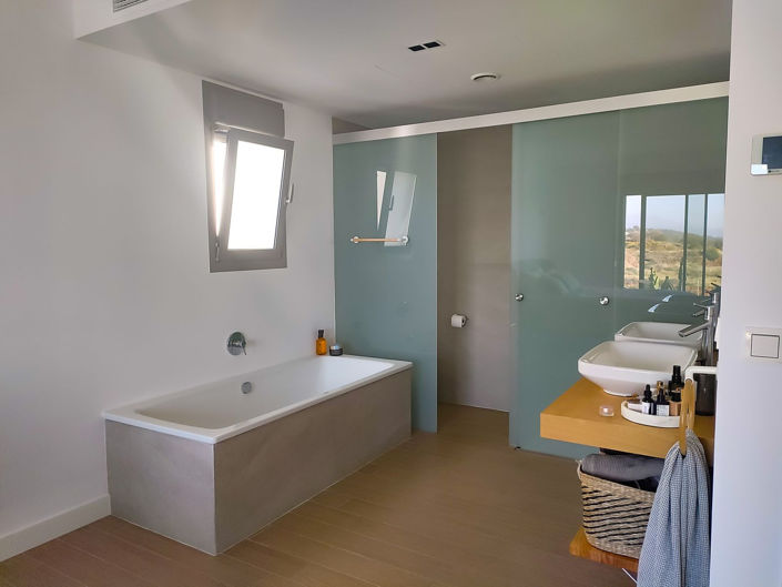 Image No.25-4 Bed Property for sale