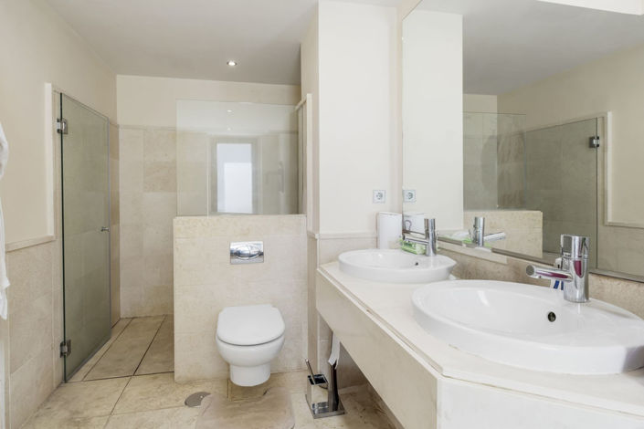 Image No.10-3 Bed Property for sale