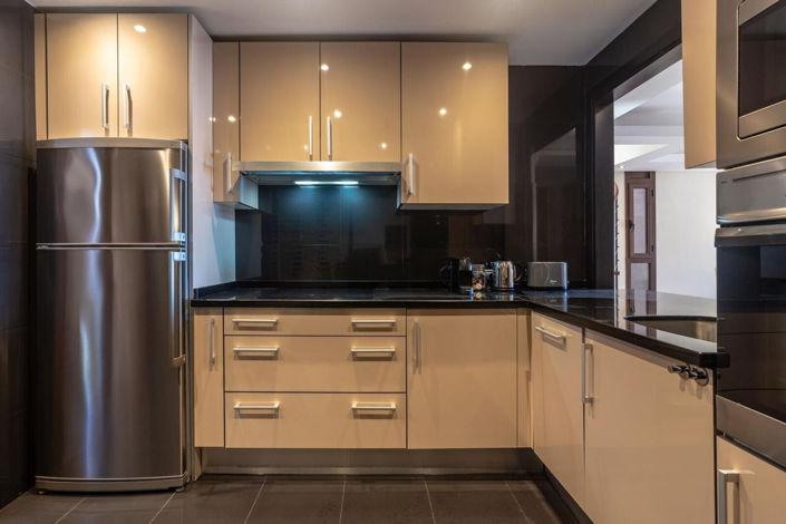 Image No.12-2 Bed Property for sale