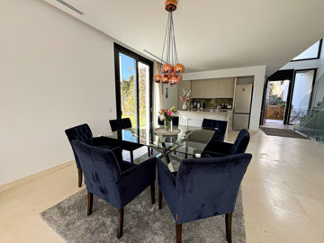 11-20939a0134ad724a8cb2a801094d15a4