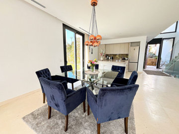 12-53013098fcab6c38b1379cd33298e050