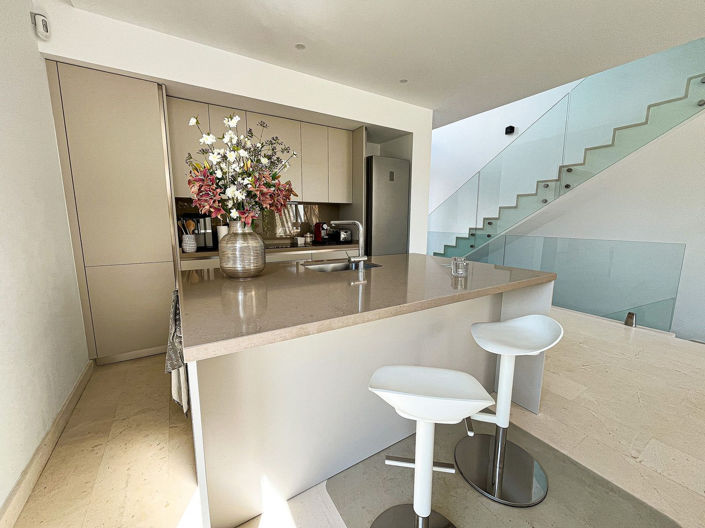 Image No.15-5 Bed Property for sale