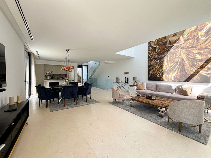 Image No.17-5 Bed Property for sale