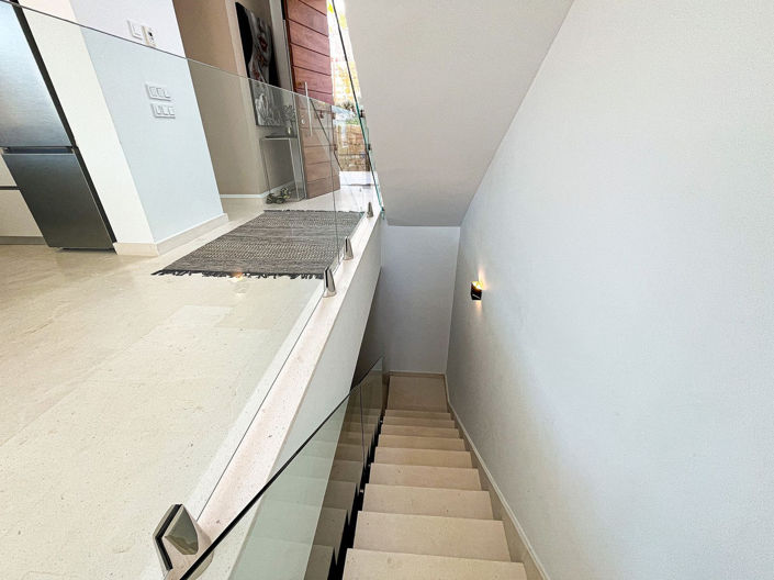 Image No.20-5 Bed Property for sale