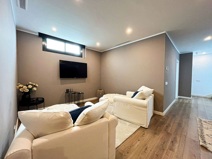 Image No.25-5 Bed Property for sale