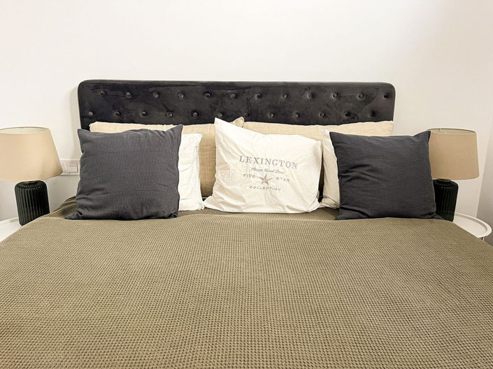 Image No.37-5 Bed Property for sale